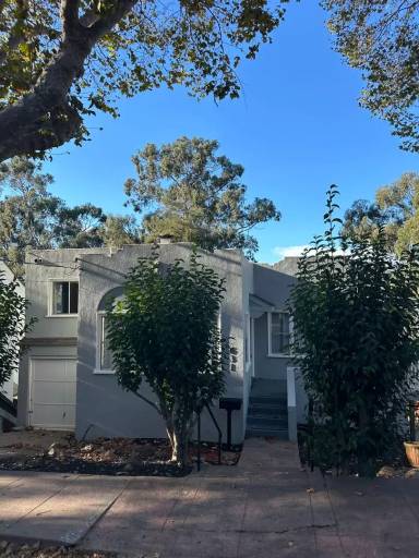 Main picture of 631 Moraga Ave