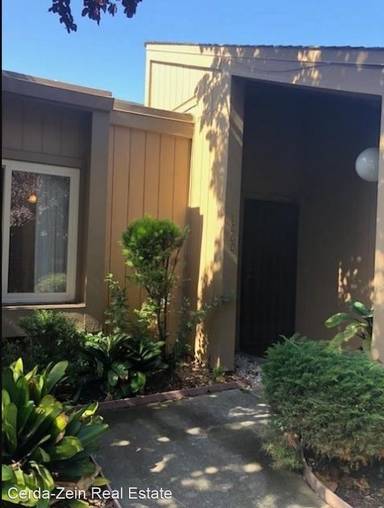 Main picture of 1000 Easter Ln