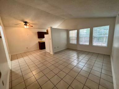 Main picture of 807 Fox Run Ave