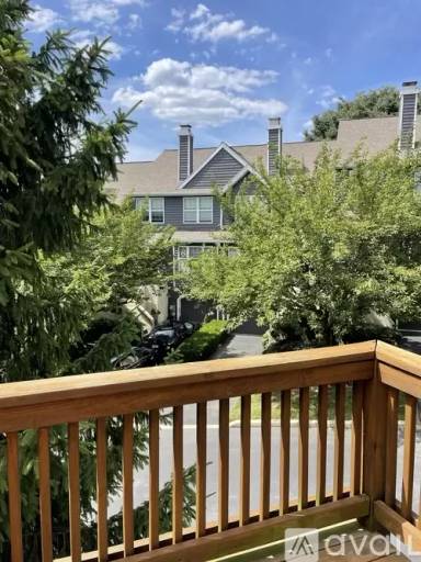 Main picture of 102 Whistling Swan Ln