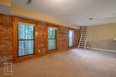 Main picture of 880 Hamlet St