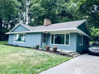 Main picture of 4621 W Beach Rd