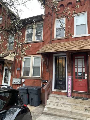Main picture of 815 E 6th St