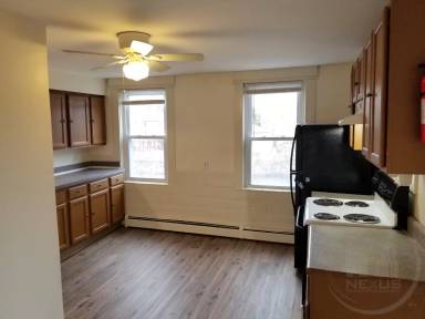 Main picture of 170 River St