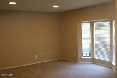 Main picture of 2004 Lansdown Dr