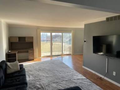Main picture of 500 Fox Hills Dr N