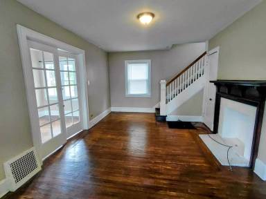 Main picture of 697 Crosby St