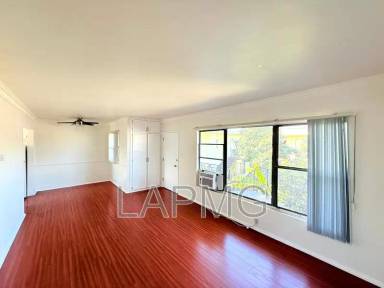 Main picture of 655 N Manhattan Pl