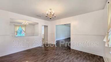 Main picture of 2 Manor Dr