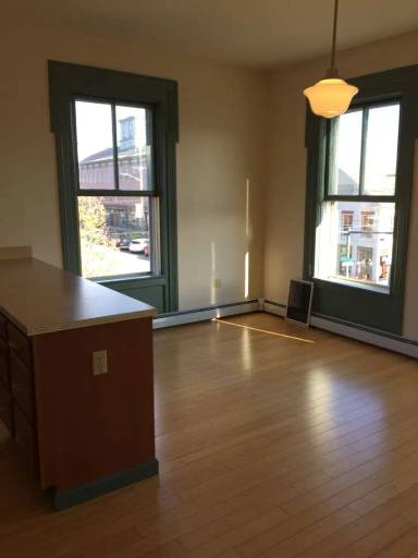 Main picture of 3 N Green St