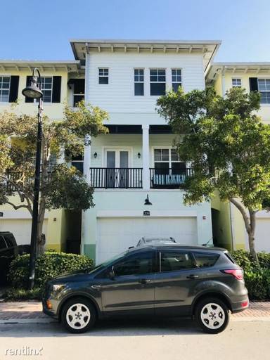 Main picture of 212 S Latitude Cir