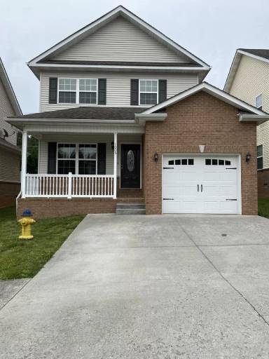 Main picture of 1005 Lennox Cir