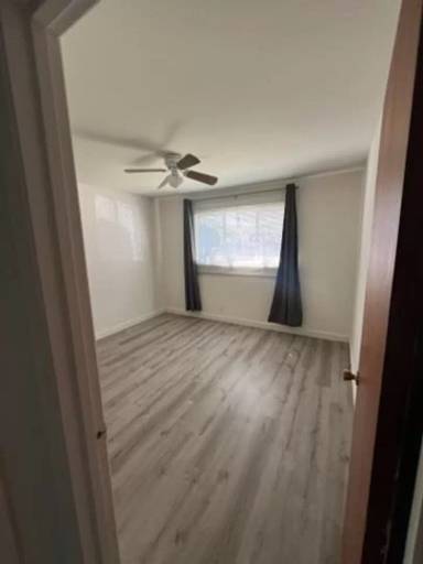 Main picture of 898 Holmes St