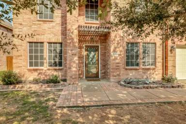 Main picture of 320 Mesa Verde Way
