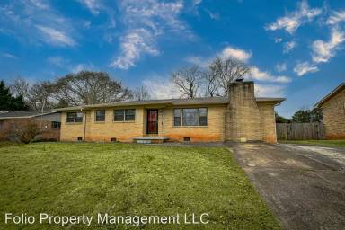 Main picture of 2006 Club View Dr NW