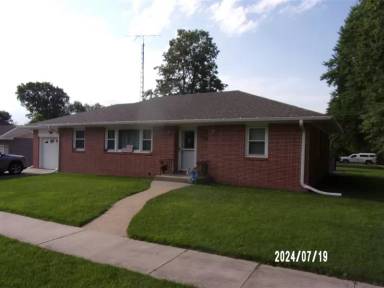 Main picture of 600 E 4th St