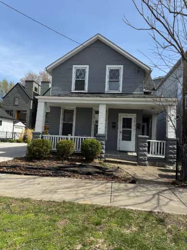 Main picture of 2471 Tremont Ave