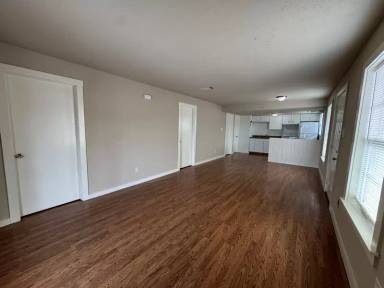 Main picture of 1034 W Village Ct