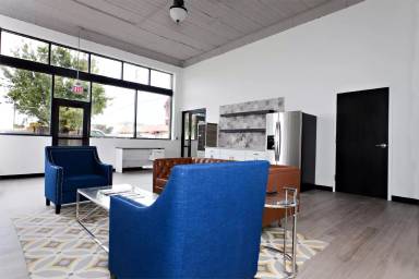 Main picture of 930 W Douglas Ave