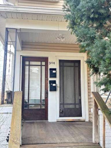 Main picture of 904 S Race St