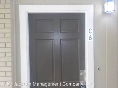Main picture of 500 Willow Dr