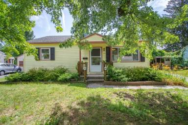 Main picture of 10 Sherwood Dr