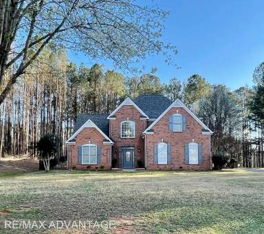 Main picture of 140 Pointer Ridge Trl