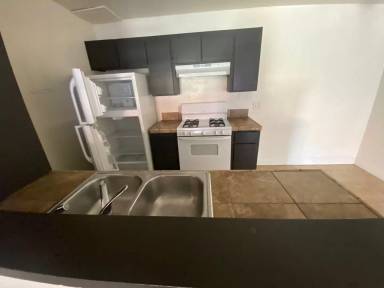 Main picture of 920 W Cameron St