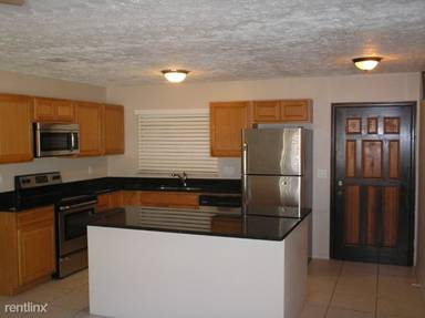 Main picture of 830 NW 11th Ter