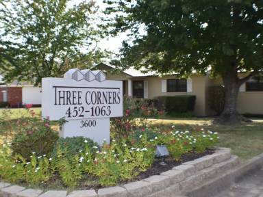 Main picture of 3600 S 74th St