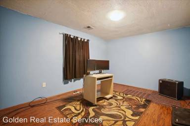 Main picture of 855 Park Ave