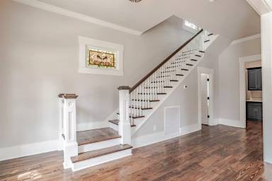 Main picture of 16 Lemoyne Pl