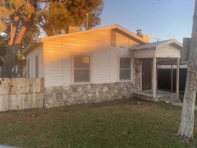 Main picture of 2429 N Inyo St