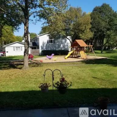 Main picture of 834 Bluebird St
