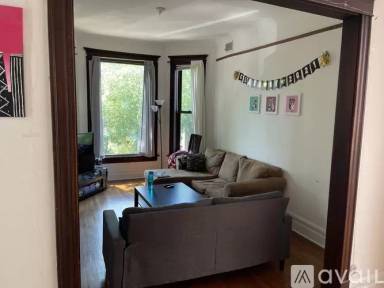 Main picture of 3625 N Wilton Ave