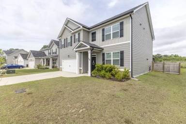 Main picture of 200 Harrow Dr