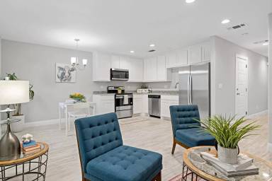 Main picture of 526 W Elm St