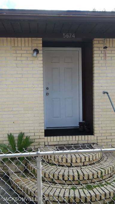 Main picture of 5674 Akra Ave