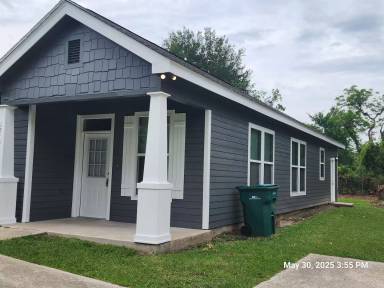 Main picture of 1510 W Curtis Ave