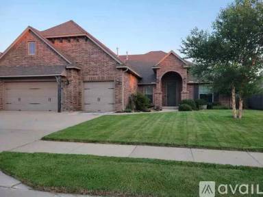 Main picture of 4704 SW 126th Pl
