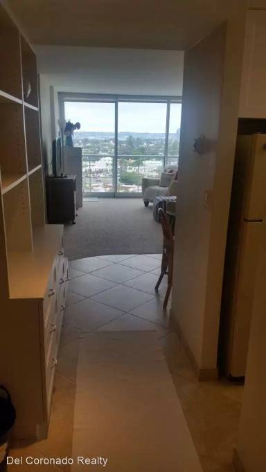 Main picture of La Sierra Tower at Coronado Shores
