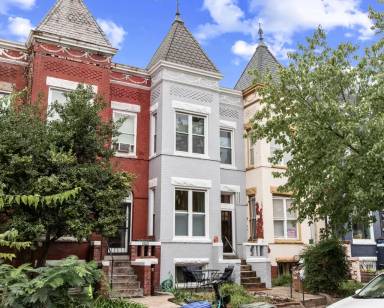 Main picture of 1004 11th St NE