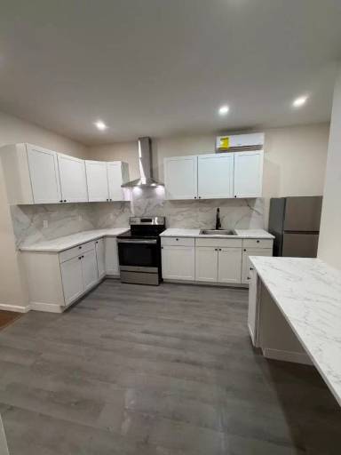 Main picture of 636 Beach 22nd St