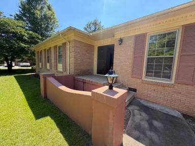 Main picture of 50 Aubrey Cir