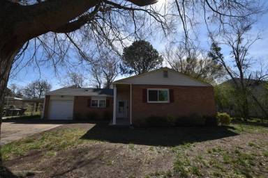 Main picture of 50 Banister Dr