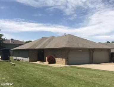 Main picture of 3324 S Leawood Ave