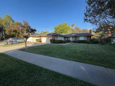 Main picture of 6090 Meadowbrook Ln