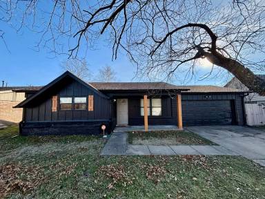 Main picture of 9424 E 40th St