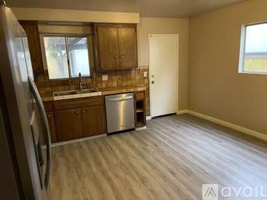 Main picture of 943 N Macneil St