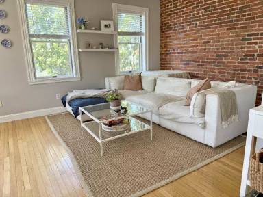 Main picture of 255 Main St
